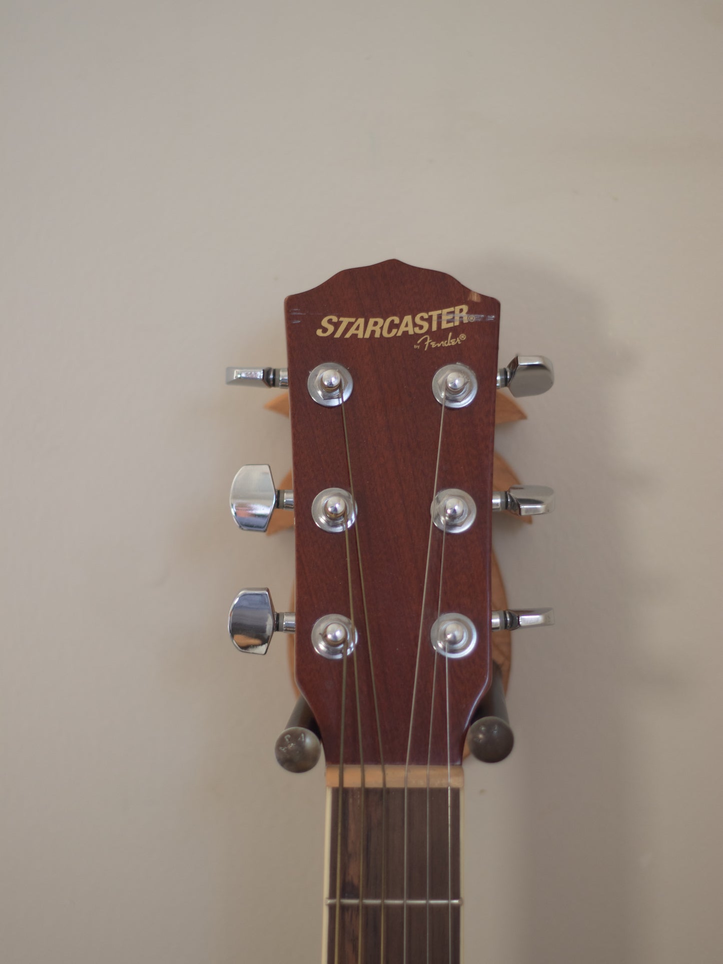 Pineapple Guitar Wall Mount