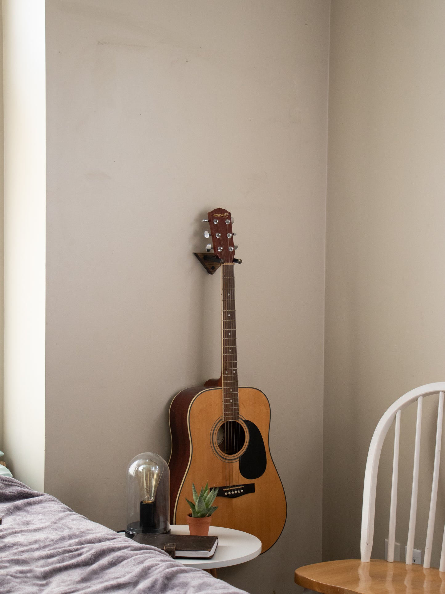 Triangle Guitar Wall Mount