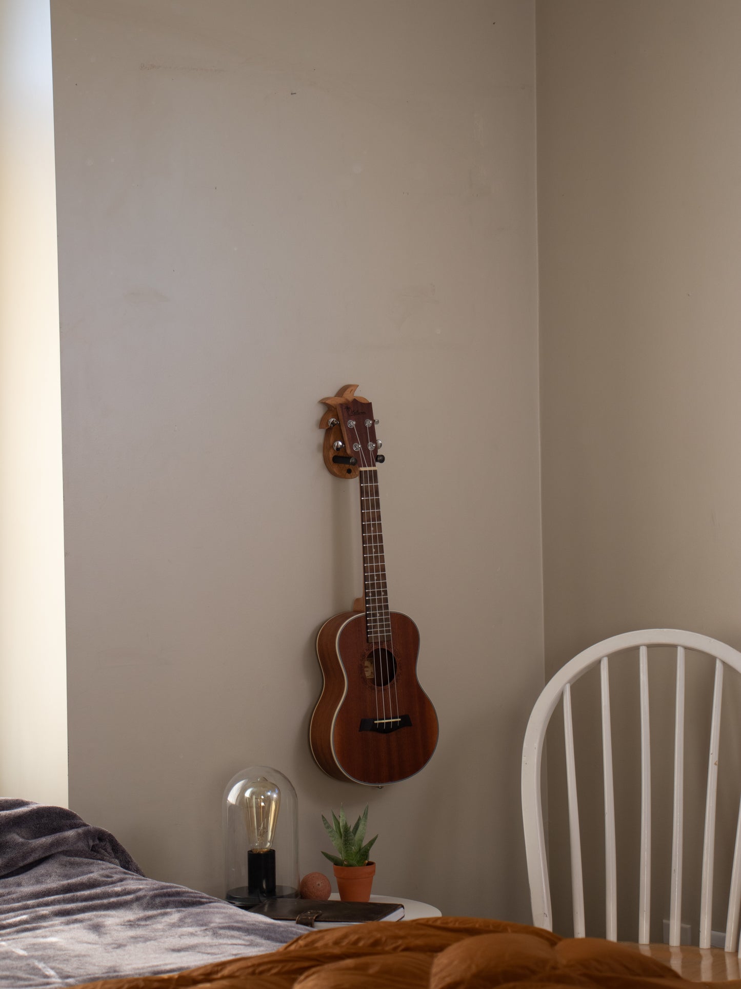 Pineapple Ukulele Wall Mount