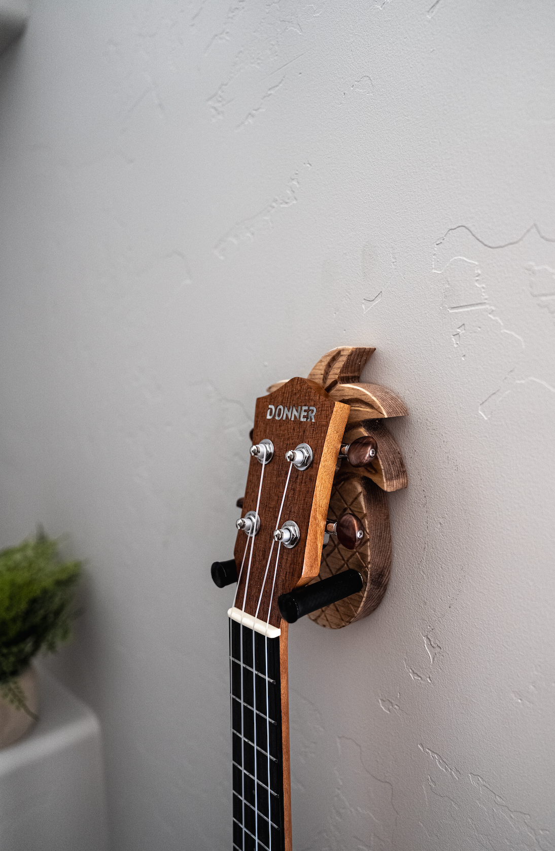 Pineapple Ukulele Wall Mount